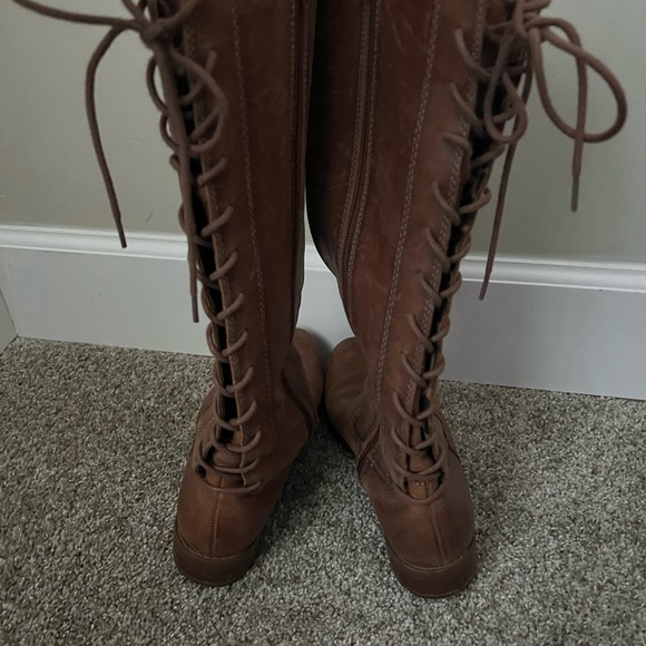 Sofft brown riding boot. Womens sz 7 - Picture 4 of 7